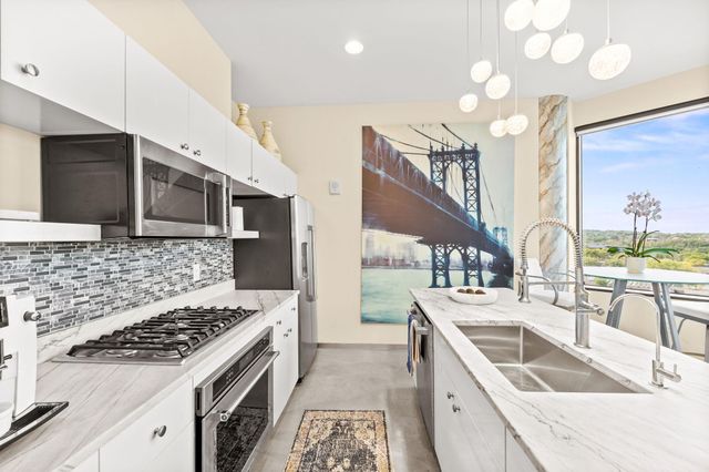 5601 Smetana Drive 918, Minnetonka, MN 55343