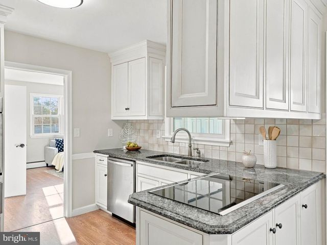 377 N LOCUST AVE, Marlton, NJ 08053