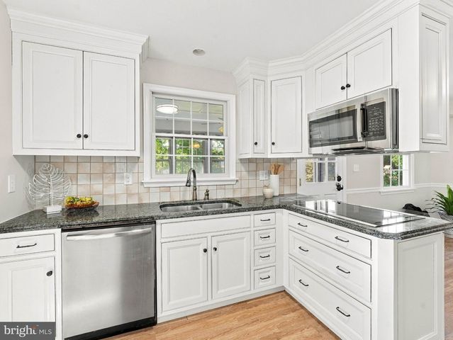 377 N LOCUST AVE, Marlton, NJ 08053