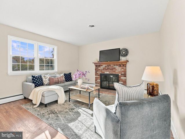 377 N LOCUST AVE, Marlton, NJ 08053