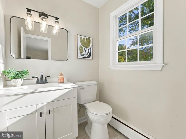 377 N LOCUST AVE, Marlton, NJ 08053