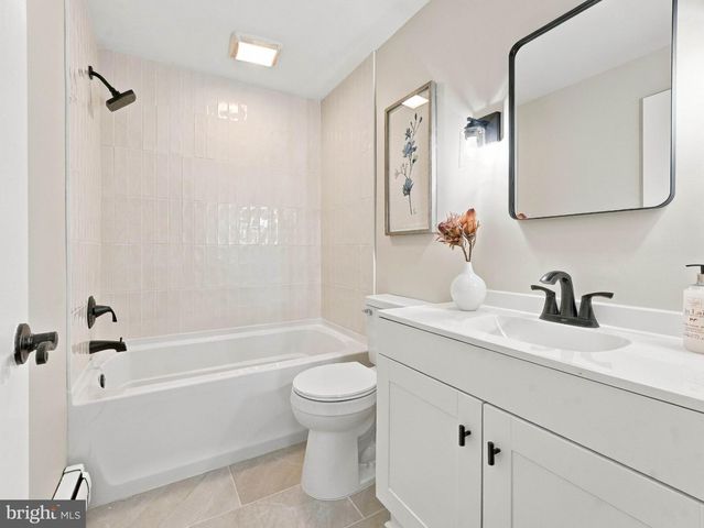 377 N LOCUST AVE, Marlton, NJ 08053
