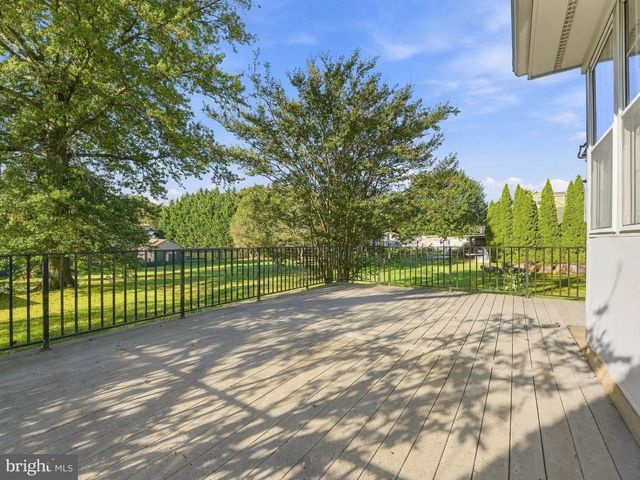 377 N LOCUST AVE, Marlton, NJ 08053