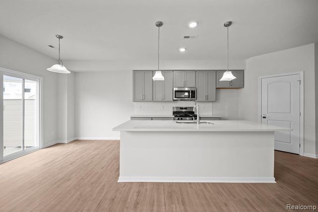 2405 Saltsprings Drive Lane, Saline, MI 48176