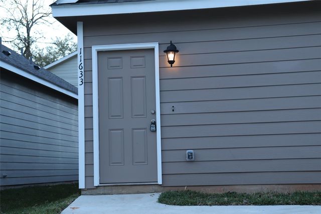 11633 Vistawood Street, Willis, TX 77318
