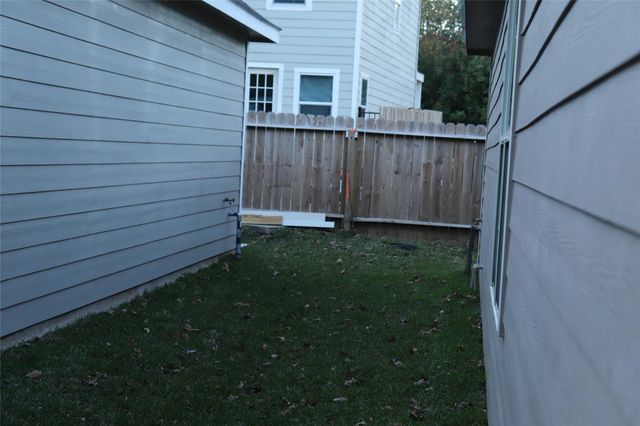 11633 Vistawood Street, Willis, TX 77318