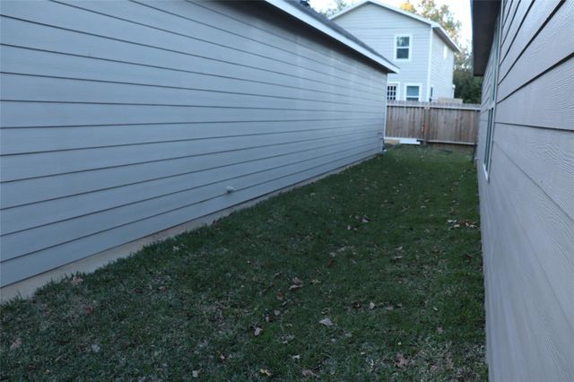 11633 Vistawood Street, Willis, TX 77318