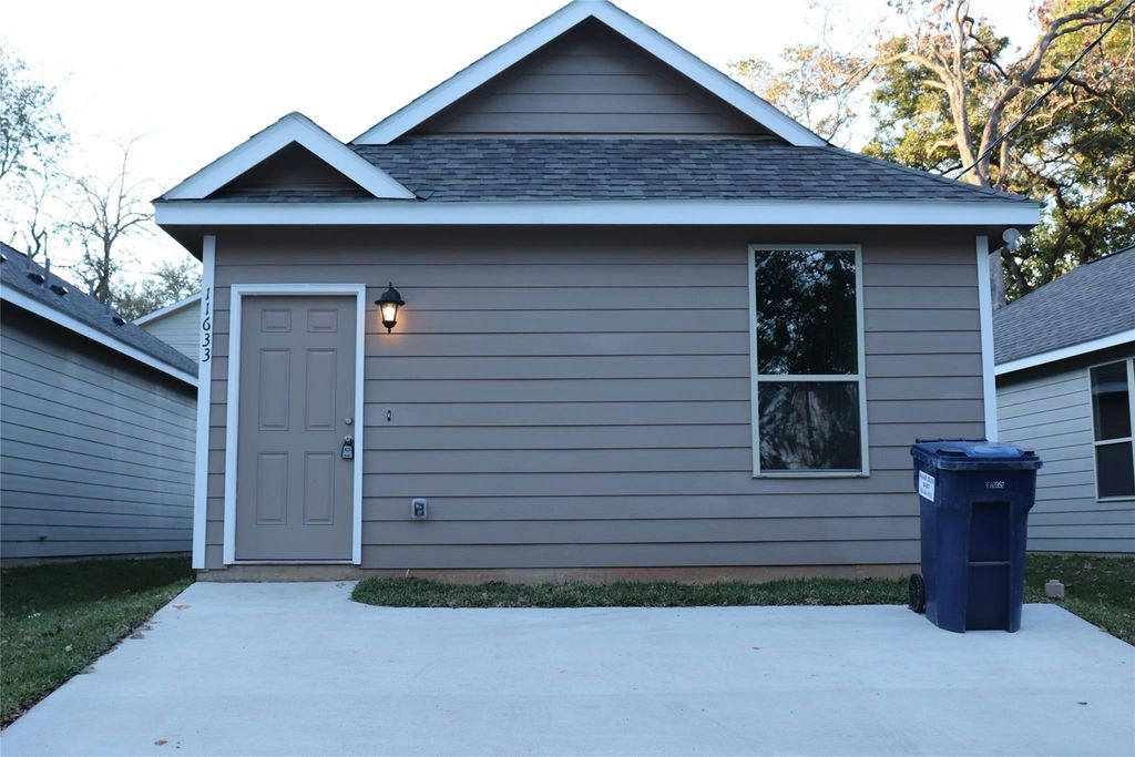 11633 Vistawood Street, Willis, TX 77318