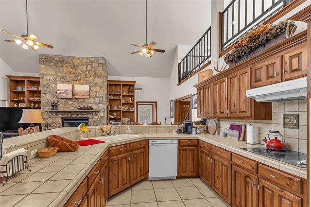 2024 Bluff Creek Drive, Strawn, TX 76475