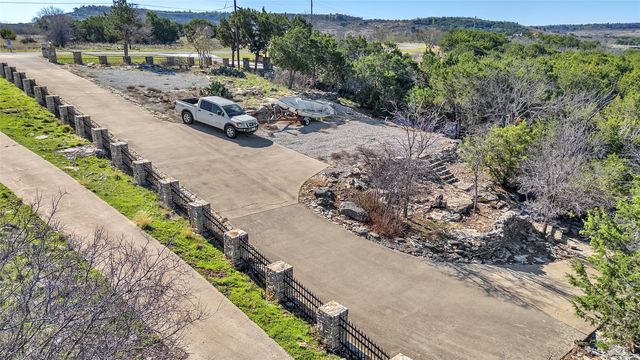 2024 Bluff Creek Drive, Strawn, TX 76475