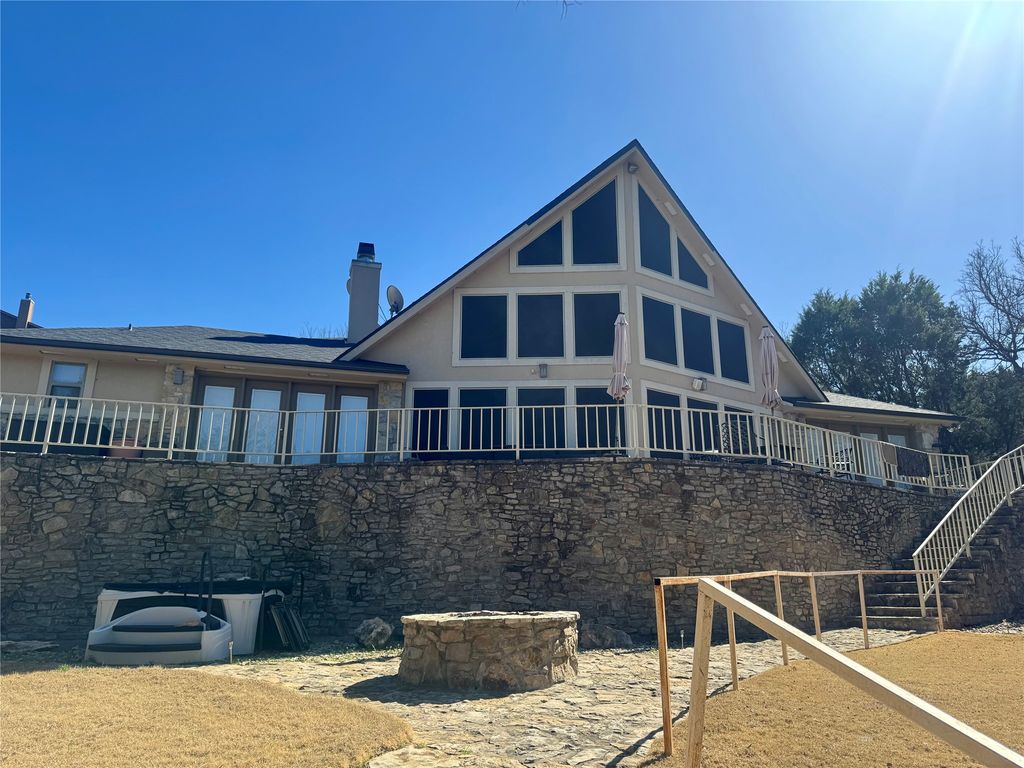 2024 Bluff Creek Drive, Strawn, TX 76475