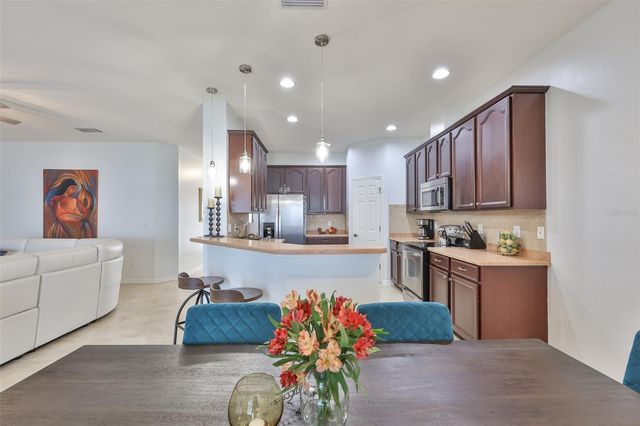 823 SEMINOLE SKY DRIVE, Ruskin, FL 33570