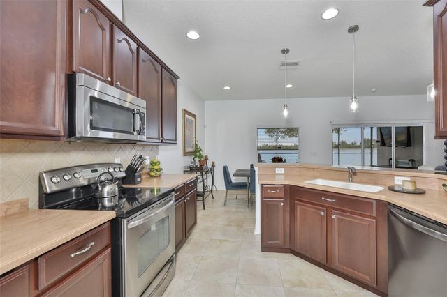 823 SEMINOLE SKY DRIVE, Ruskin, FL 33570