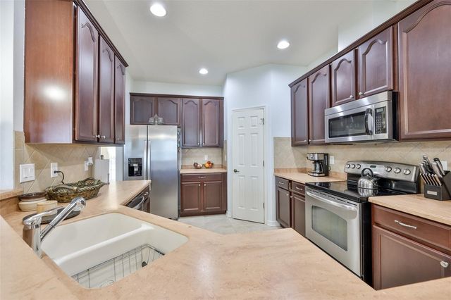 823 SEMINOLE SKY DRIVE, Ruskin, FL 33570