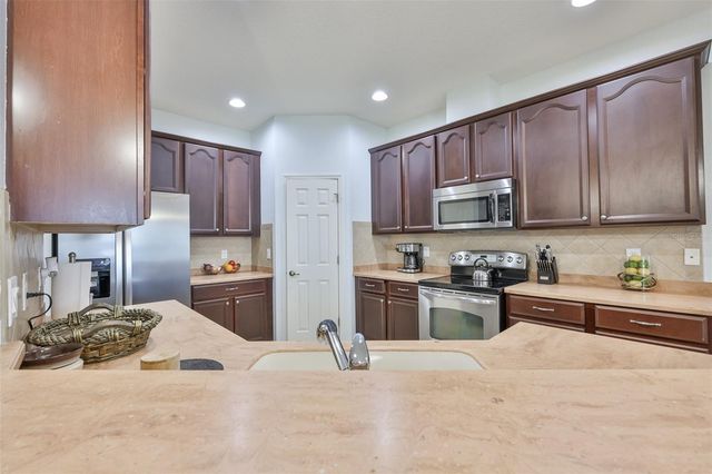 823 SEMINOLE SKY DRIVE, Ruskin, FL 33570