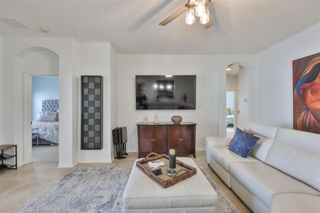 823 SEMINOLE SKY DRIVE, Ruskin, FL 33570