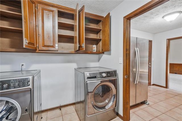 5741 Wolf Laurel SW Lane, Lilburn, GA 30047