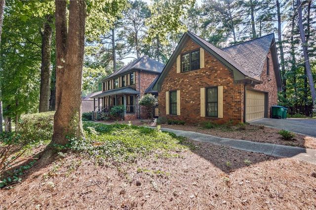 5741 Wolf Laurel SW Lane, Lilburn, GA 30047