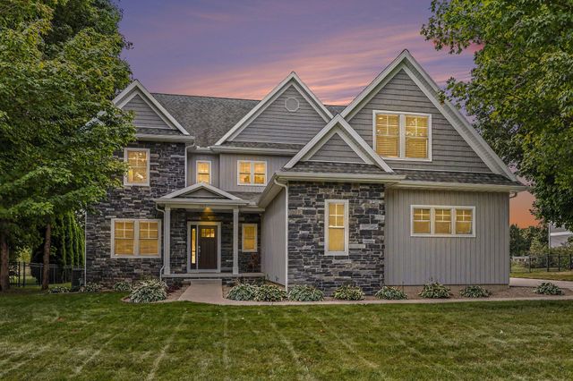 1192 Forest Brook Drive, St. Joseph, MI 49085