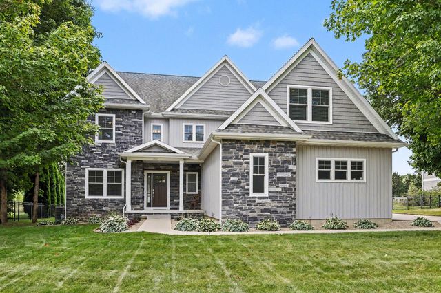 1192 Forest Brook Drive, St. Joseph, MI 49085