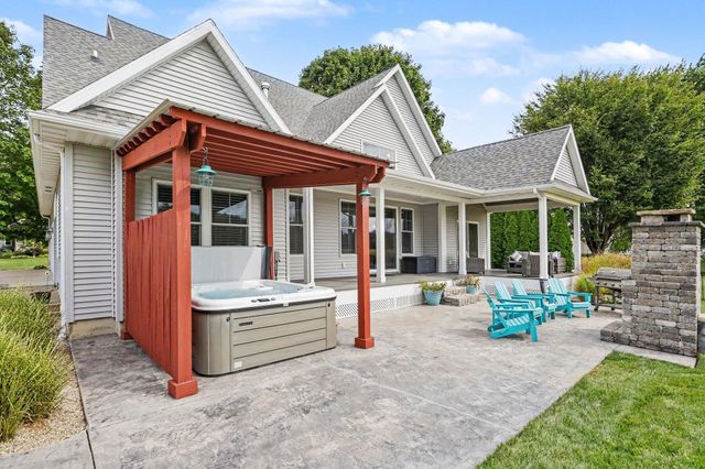 1192 Forest Brook Drive, St. Joseph, MI 49085