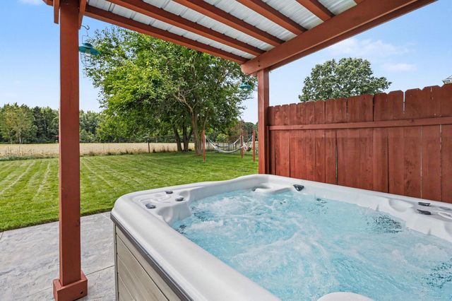 1192 Forest Brook Drive, St. Joseph, MI 49085