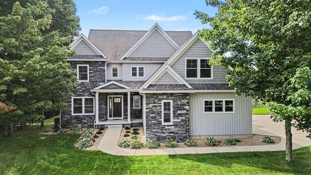 1192 Forest Brook Drive, St. Joseph, MI 49085