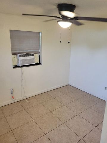 5918 N Wiley Street A-b, Hollywood, FL 33023