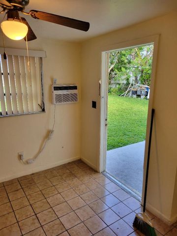 5918 N Wiley Street A-b, Hollywood, FL 33023