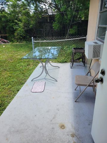 5918 N Wiley Street A-b, Hollywood, FL 33023
