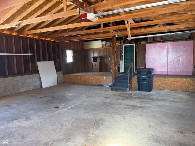 727 N A Street, Elwood, IN 46036