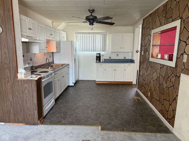 727 N A Street, Elwood, IN 46036