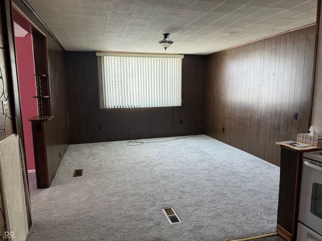 727 N A Street, Elwood, IN 46036