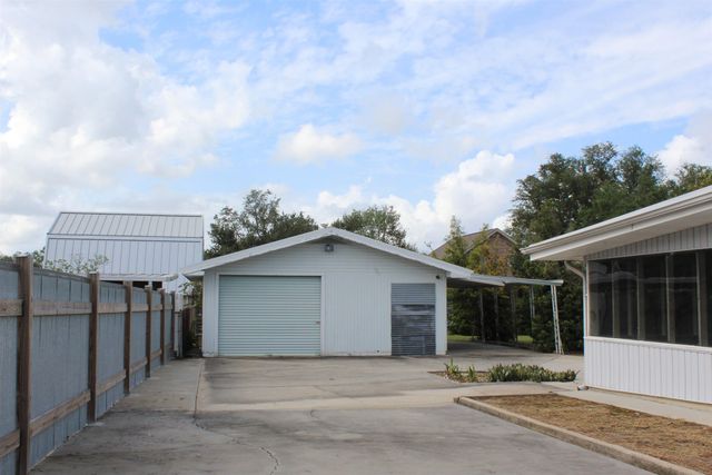 248 Ledet Ln, Larose, LA 70373