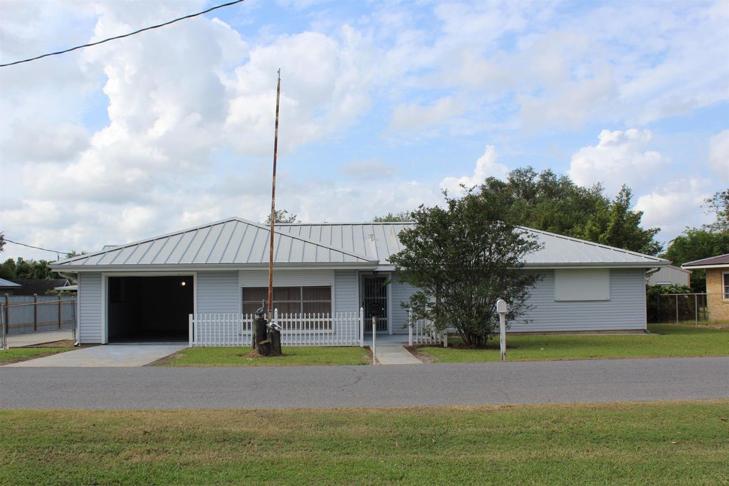 248 Ledet Ln, Larose, LA 70373