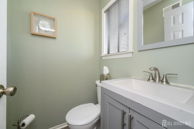 42 Mariposa Place, Old Bridge, NJ 08857