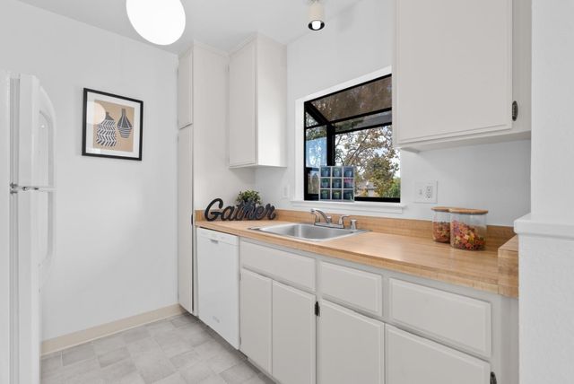 905 W Middlefield Road 982, Mountain View, CA 94043