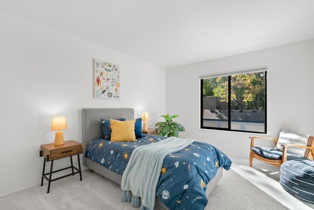 905 W Middlefield Road 982, Mountain View, CA 94043