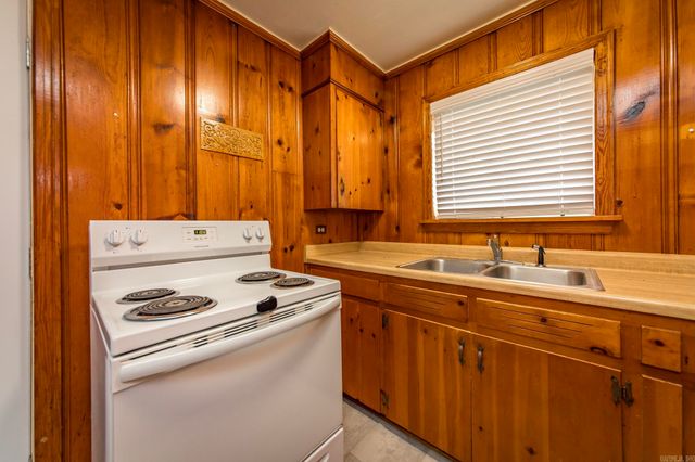 1001 E Homan, England, AR 72046