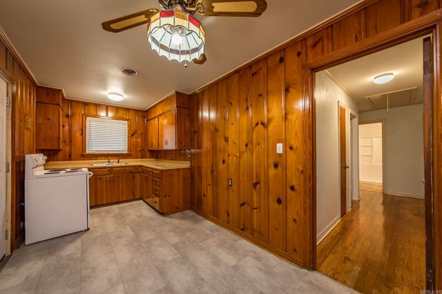 1001 E Homan, England, AR 72046