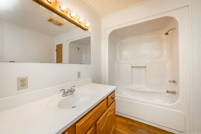 1001 E Homan, England, AR 72046
