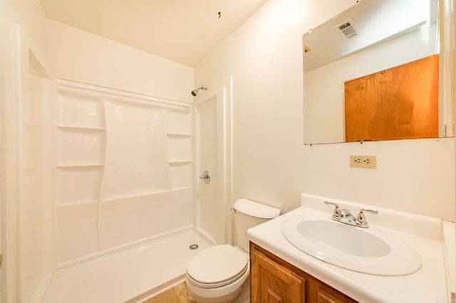 1001 E Homan, England, AR 72046
