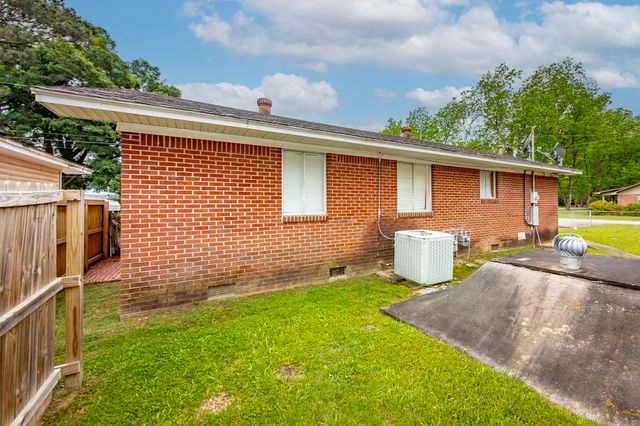 1001 E Homan, England, AR 72046