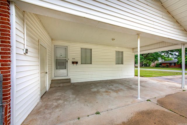 1001 E Homan, England, AR 72046