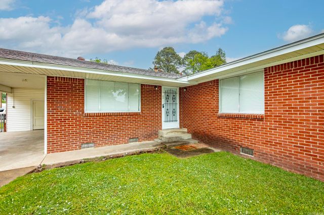 1001 E Homan, England, AR 72046
