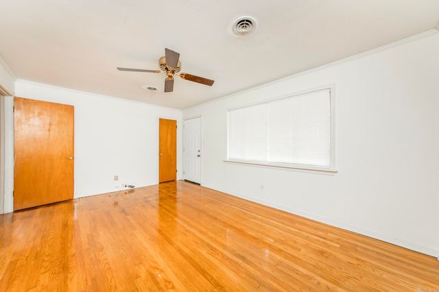 1001 E Homan, England, AR 72046