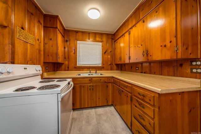1001 E Homan, England, AR 72046