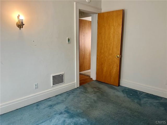 1233 North Glencove Road, Syracuse, NY 13206