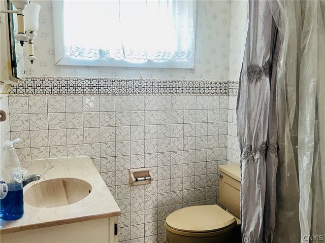 1233 North Glencove Road, Syracuse, NY 13206