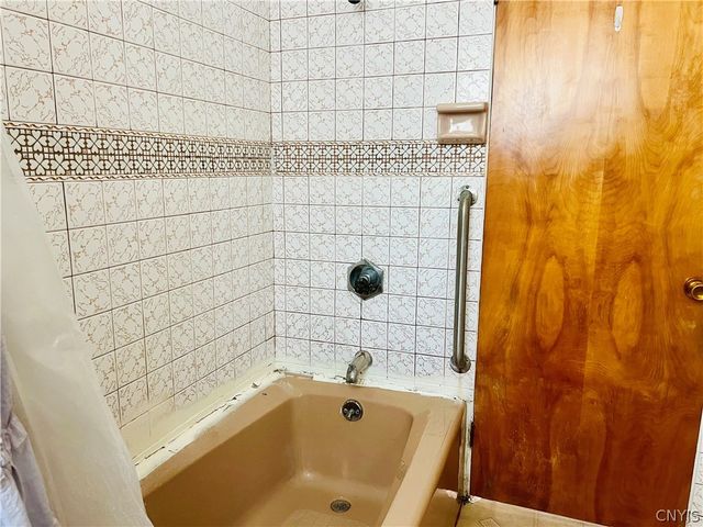 1233 North Glencove Road, Syracuse, NY 13206